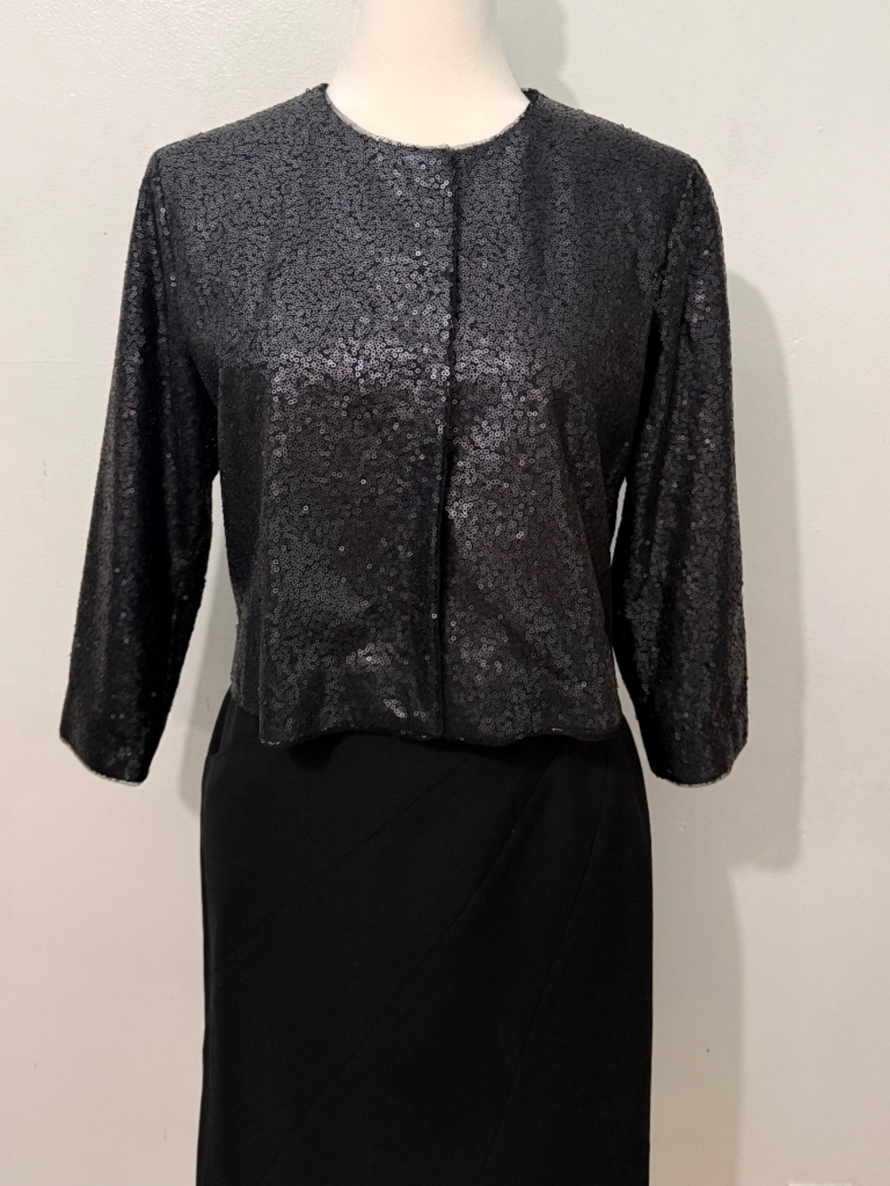 NWOT Abbey Glass Black Sequins Cropped Jacket Shrug Perfect Condition. Sparkle!
